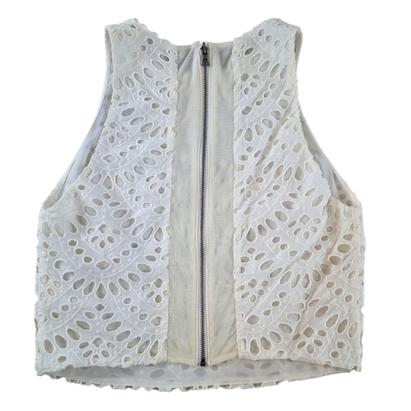 Alice + Olivia White Eyelet Lace Crop Top Sleeveless Women's Size 4 Zip Back - Picture 2 of 8
